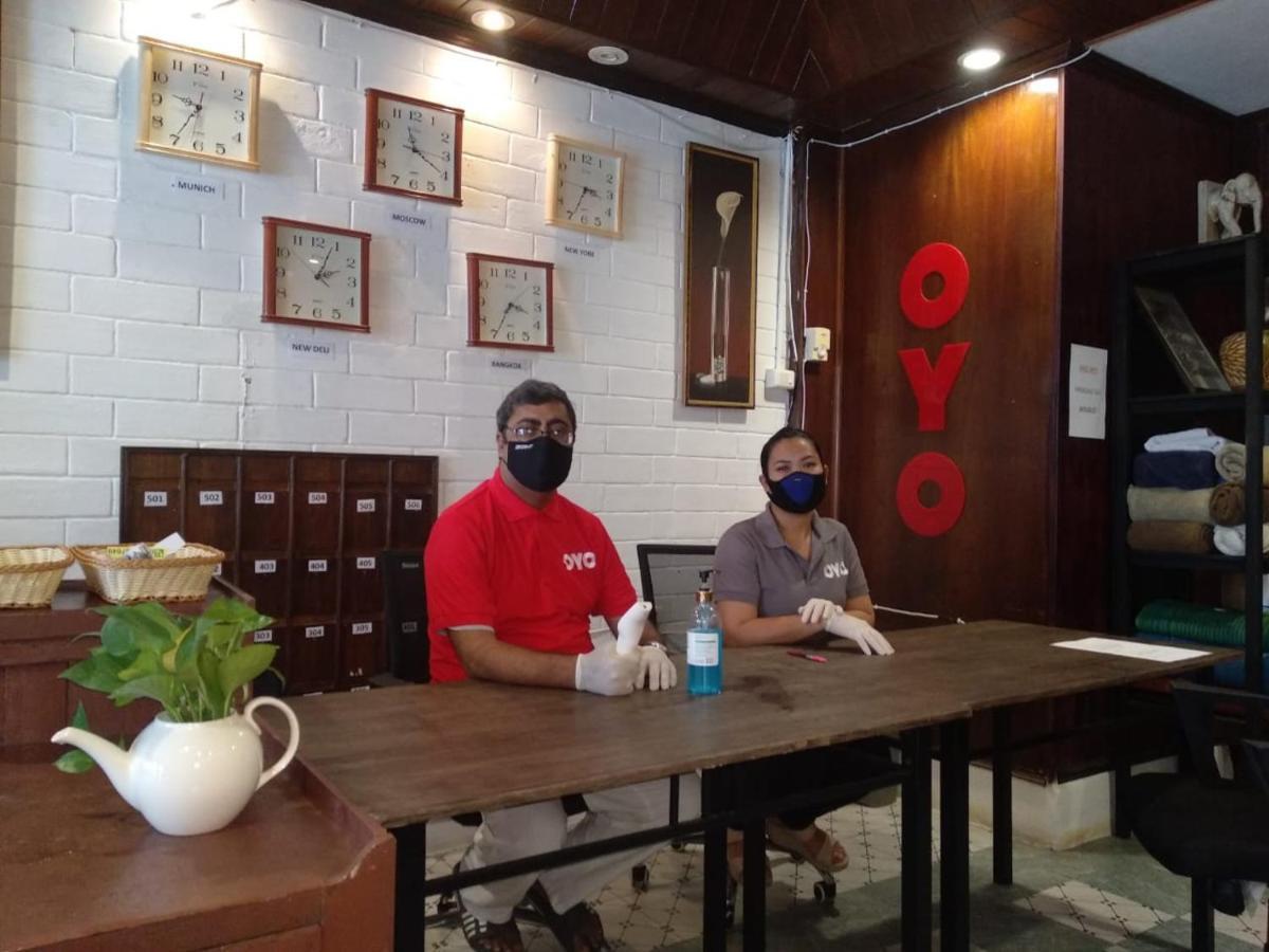 The Twins Hostel Bangkok Buitenkant foto