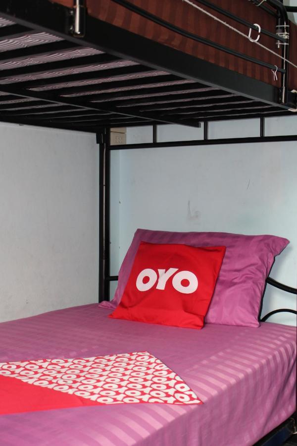 The Twins Hostel Bangkok Buitenkant foto