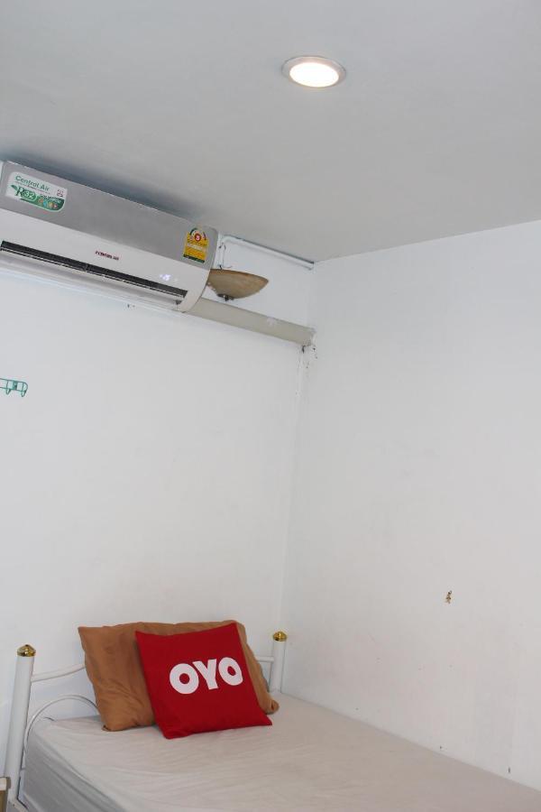 The Twins Hostel Bangkok Buitenkant foto